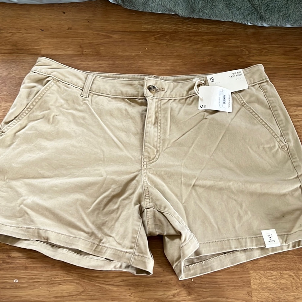 NWT Ana shorts